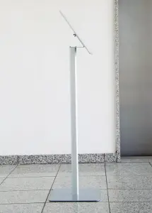 Der elegante und Formschöne Infoständer Classic im ganzen (Infoständer "Classic")