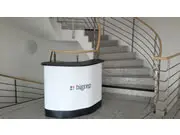 Die Koffertheke Maxi hat außergewöhnlich viel Stauraum. Die 4 Einlegeböden werden für den Transport herausgezogen.(Koffertheke "Maxi")