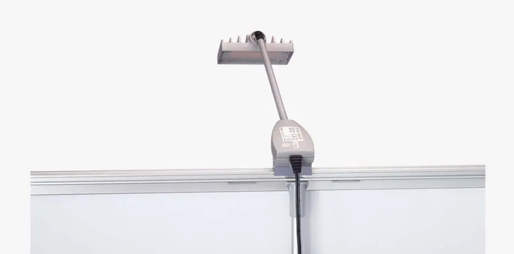 4screen: Die einzelnen Systeme können gerade oder angewinkelt verbunden werden. (Bannerdisplay "4 Screen Classic" inkl. Druck)
