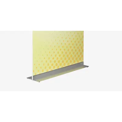 Ansicht des Fußes des Plattenhalters Panel Base DESIGN mit eingespannter PVC-Platte. (Plattenhalter "Panel Base DESIGN" )