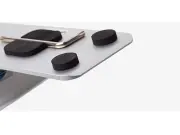 Detailansicht des Bodens des Plattenhalters Panel Base DESIGN mit Noppen. | (Plattenhalter "Panel Base DESIGN" )