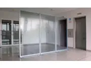  | (Stabile Trennwand "Vector" mit Plexiglas oder PVC)
