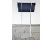 | (Infoständer "Zweibeinig")