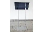 | (Hinweisaufsteller "Zweibeinig")