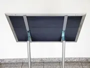 | (Hinweisaufsteller "Zweibeinig")
