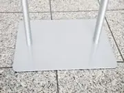 | (Hinweisaufsteller "Zweibeinig")