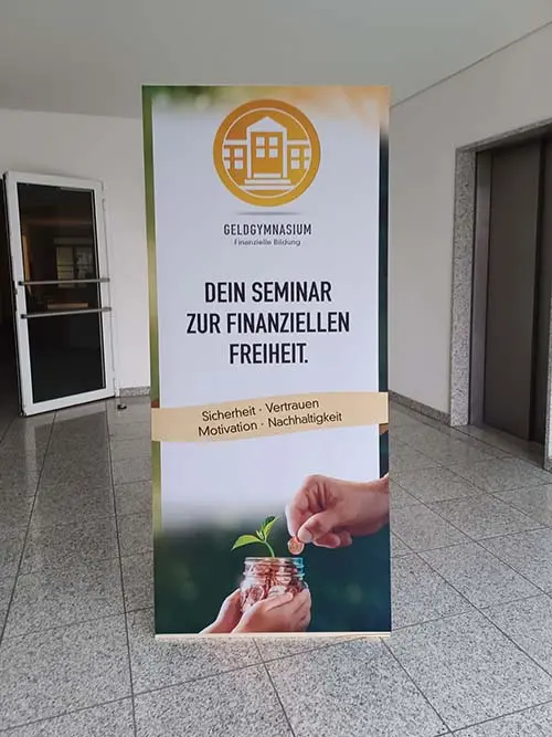 Der Ecostand von vorne (Holzbanner "Eco Stand" inkl. Druck)