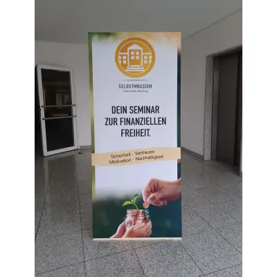 Der Ecostand von vorne (Holzbanner "EcoStand" )