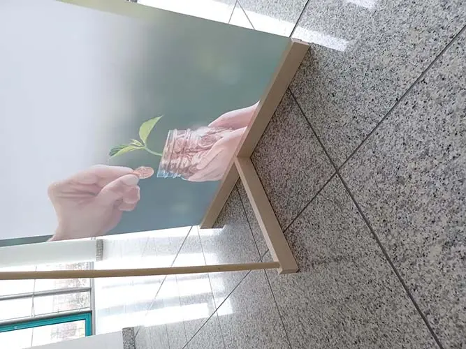 Der Ecostand von hinten (Holzbanner "Eco Stand" inkl. Druck)