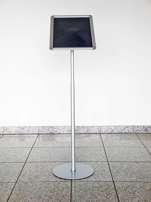 Hinweisaufsteller "Teleskopisch"