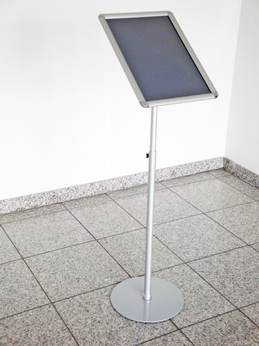 Infoständer "Teleskopisch"