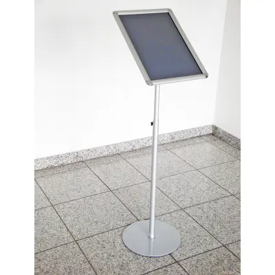 Infoständer "Teleskopisch"