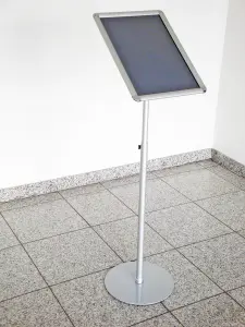 Infoständer "Teleskopisch"