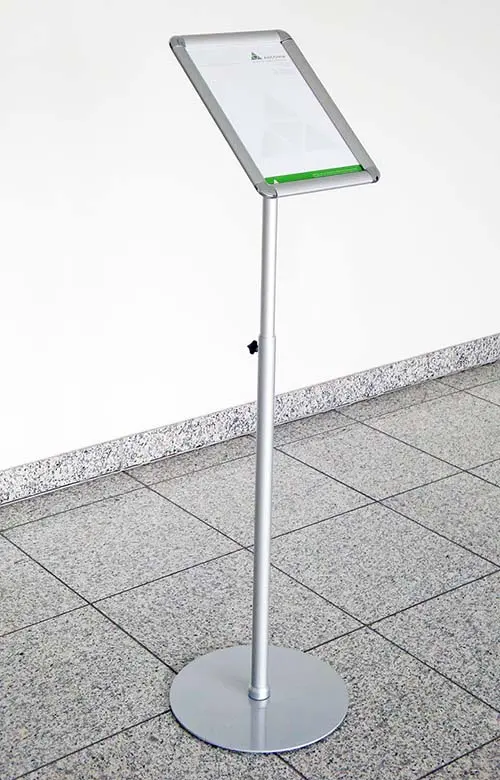 Hinweisaufsteller "Teleskopisch"