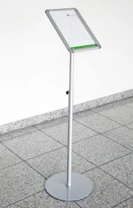 Infoständer "Teleskopisch"