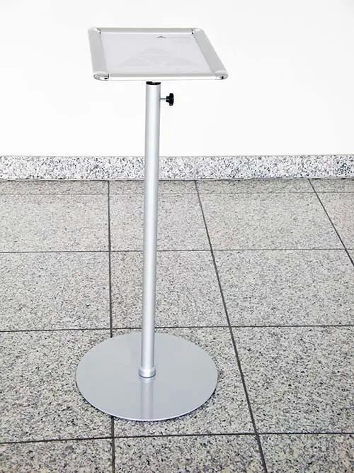 Hinweisaufsteller "Teleskopisch"