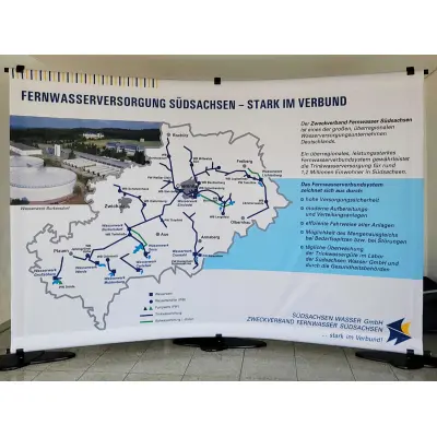 Frontansucht der hochwertigen Messewand (Bannerdisplay-Wandsystem "Stage")