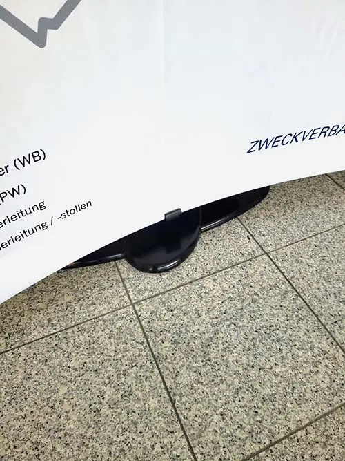 Detailbild der hochwertigen Füße (Bannerdisplay-Wandsystem "Stage")