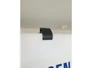 Die oberen Klammern halten das Textil knitterfrei fest(Bannerdisplay-Wandsystem "Stage")