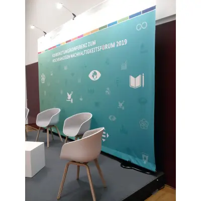 Bannerdisplay-Wand "Stage"