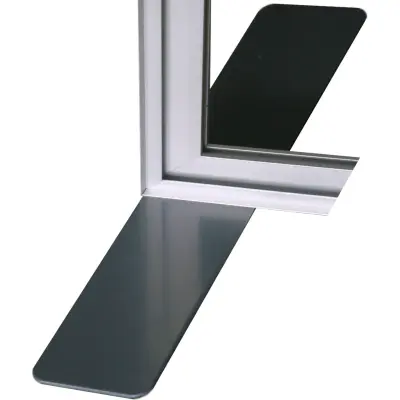 Rahmenecke der stabilen Messewand Vector mit montiertem flachen Fuß (Messewand "Vector" inkl. Bedruckung)