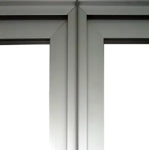  Zwei verbundene Rahmen der stabilen Trennwand Vector. (Stabile Trennwand "Vector" mit Plexiglas oder PVC)