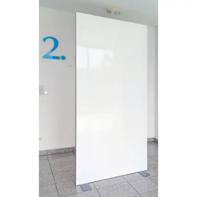 stabile Messewand Vector mit einer milchig-weißen Plexiglas-Scheibe (Messewand "Vector" inkl. Bedruckung)