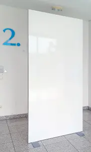 stabile Trennwand Vector mit milchig-transparenter Plexiglas-Scheibe (Stabile Trennwand "Vector" mit Plexiglas oder PVC)