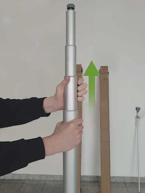die Stange wird nach oben ausgefahren (Wind Dancer )
